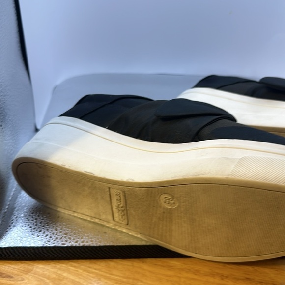 Seven dials black shoes. Size 8 1/2. I adorable flat shoes with a black bow. - Picture 7 of 8